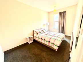 COZY Kingsize bedroom Shared House 3